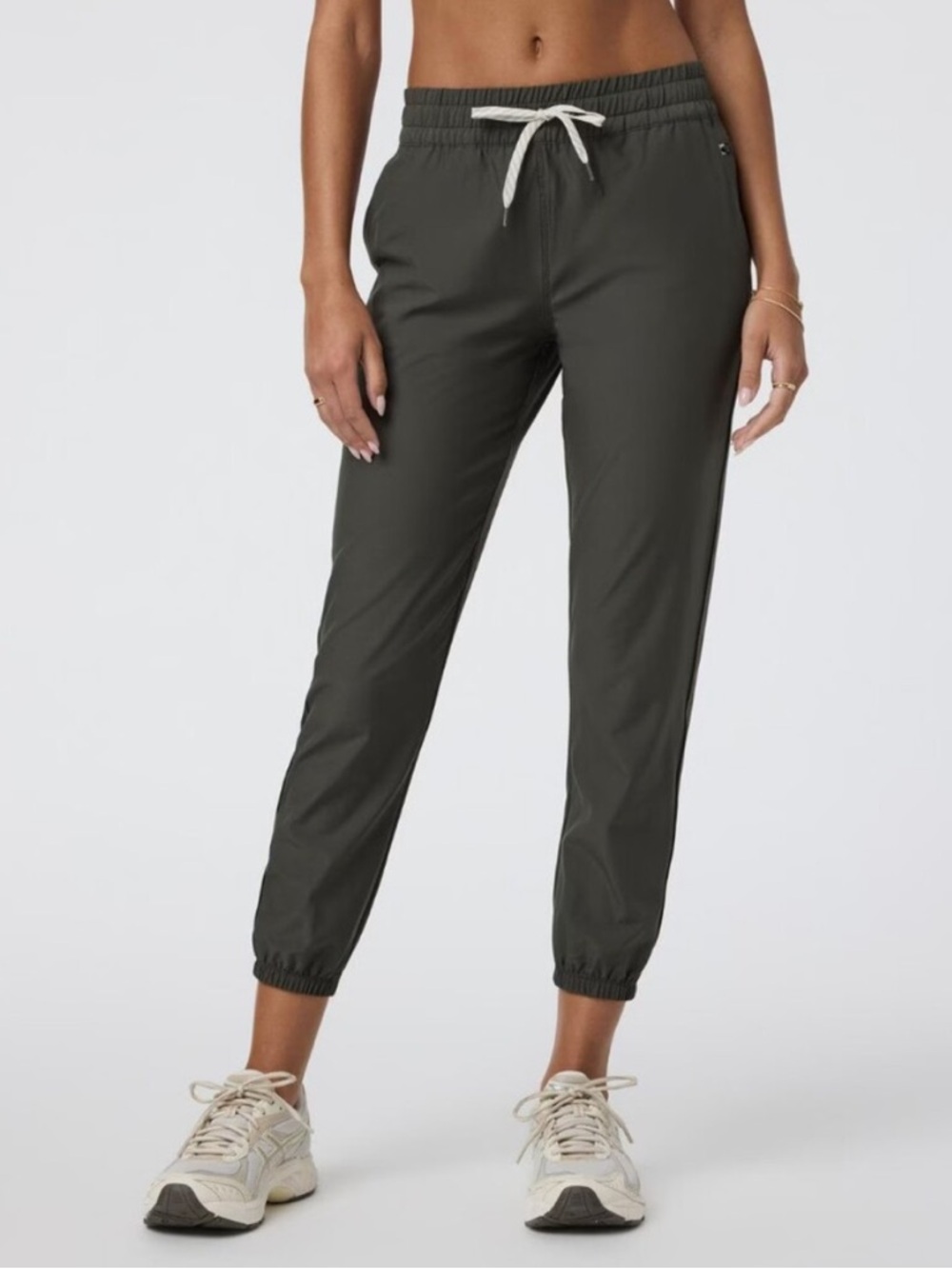 Vuori Women’s Kale Green Weekend Joggers Small